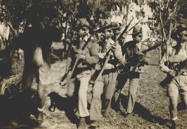 הנוטרים באימונים 1945