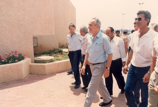 מבקר בקאנטרי 1988 שמעון פרס רה"מ