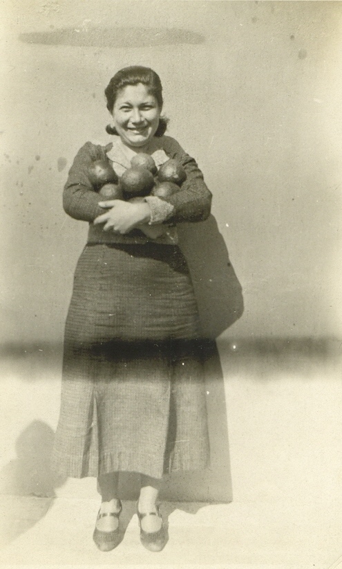 Libby Applebaum with oranges from the family orchard in Raanana 1935