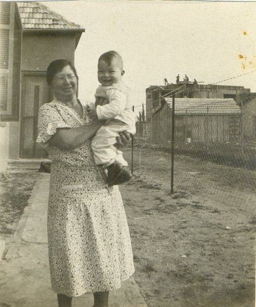 Sarah Rachel Applebaum holding her son Shalom ca 1935 in Raanana