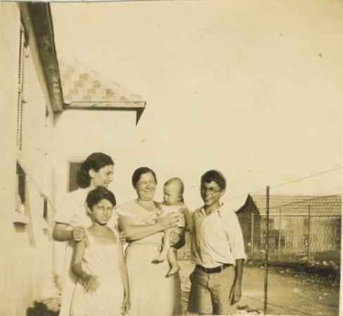 Sarah Libby Emanuel Chana & Shalom  Applebaum near house on Borochov in Raanana 1934