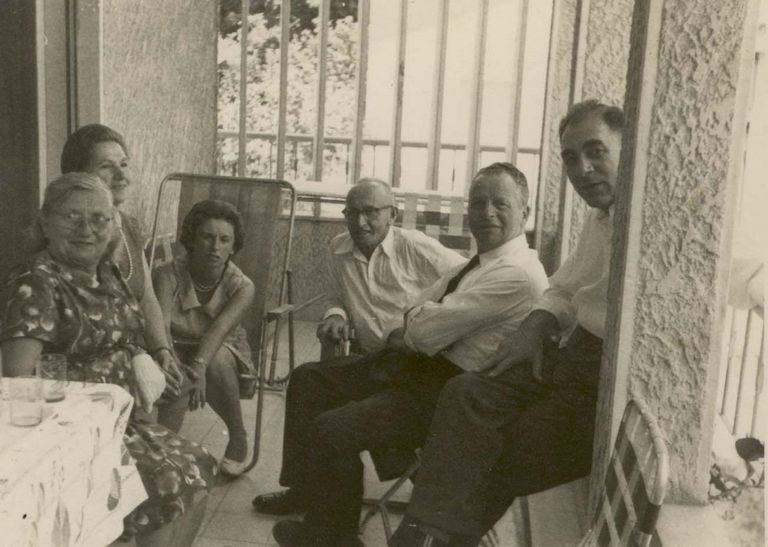 משפחות כפרי, מייטליס, קליקשטיין, אנקור על מרפסת בית כפרי, רחוב אחוזה 127, רעננה.1964