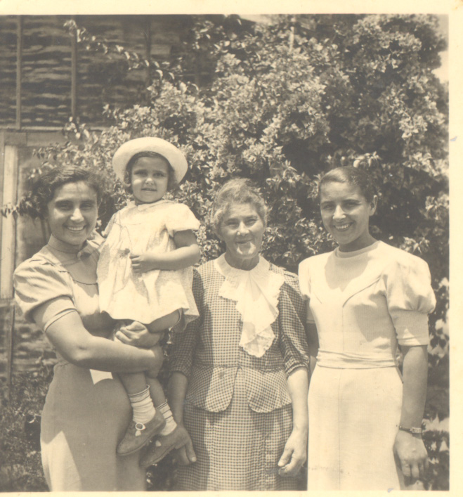  שושנה ורותי בידיה סבתא מרים ושרה