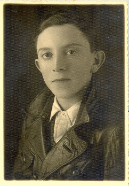 יוסף אנקר-אנקור, בנם של אהובה ושמואל אנקר, בשנת 1937