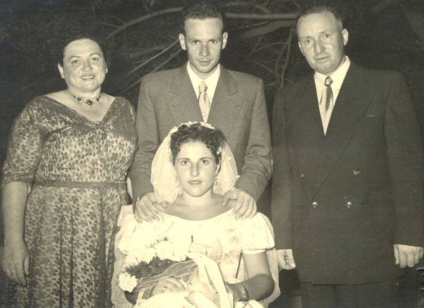 יצחק(שמאל) יונה(ימין) ושושנה פרלמוטר1954