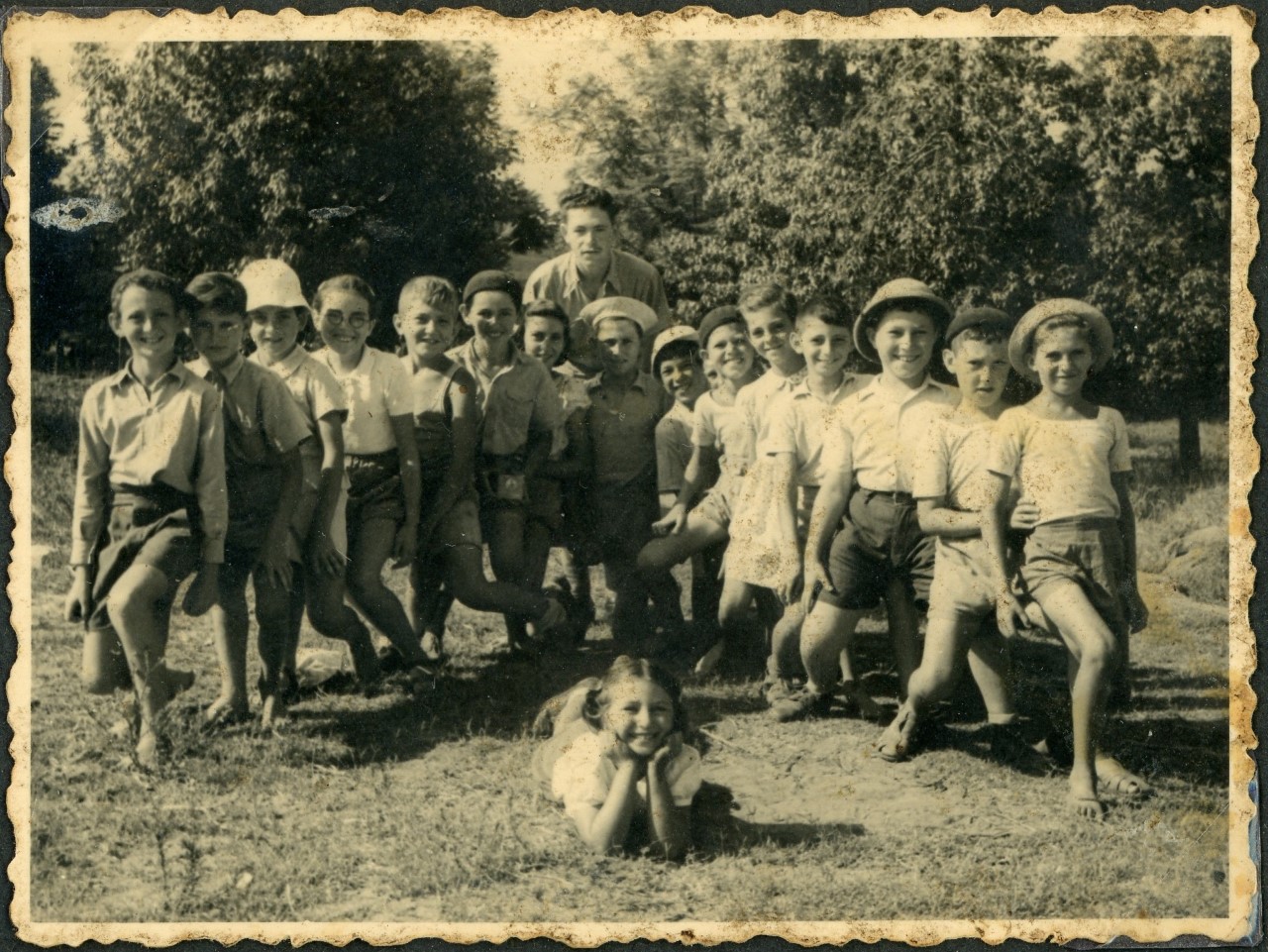 גדליהו צינס וחברים, 1941.