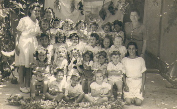 גן יבנה הגננת חנה גולדשטיין 1946