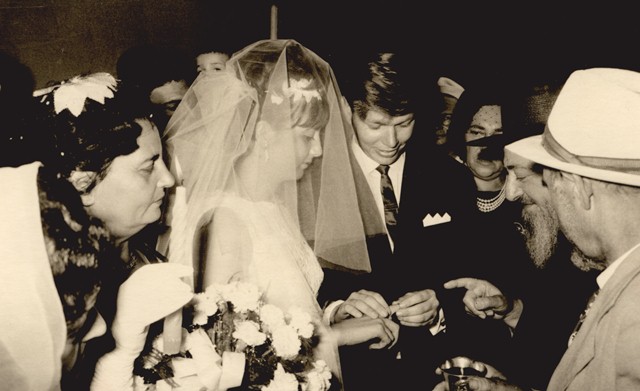 בחתונה של נאוה עם יורם טיומקין 16 ל 9 1965