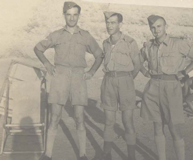 החיילים בבריגדה משמאל שמעון רוכברגר 