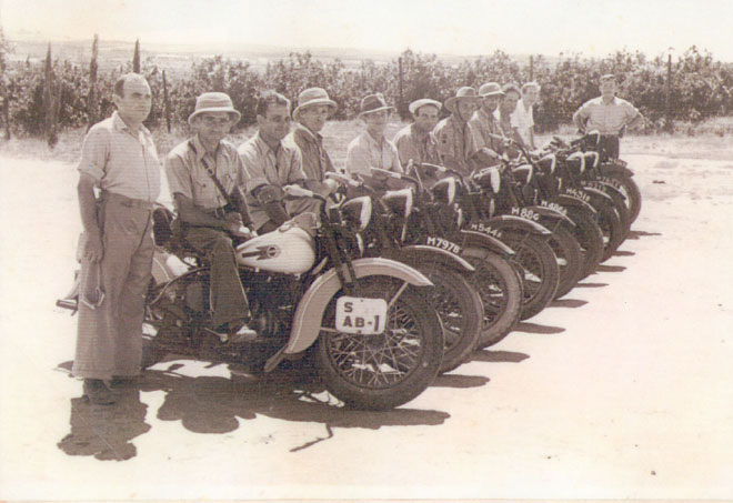 יחידת רוכבי אופנועים של ההגנה במהלך אימונים, 1939 (תמ1019)