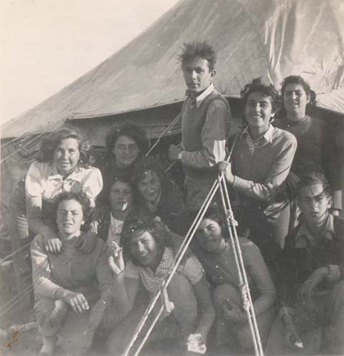 1953 - אוהל המגורים בעין-יהב בגדנ"ע (תיקיית משפחת סולוביצ'יק)
