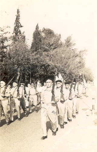 כיתת רובאים חברי הגנה במצעד, שנות ה-70 (תמ 1380)