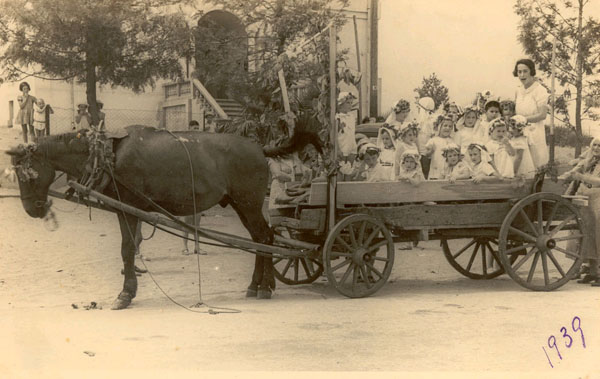 חג השבועות על העגלה עם הסוסה... 1939