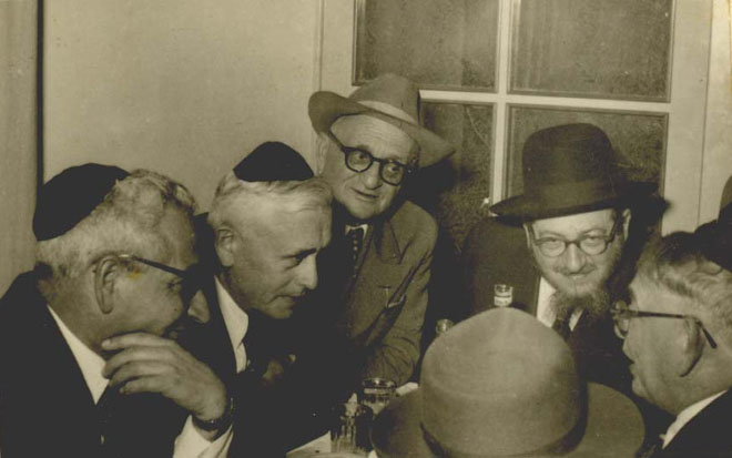 הרב סוקולובר זלטין וברוידא אוסטרובסקי שנת 1950 (תמ 487)