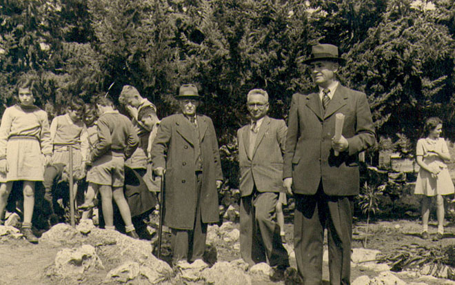 בחנוכת הגן הבוטני 1948 (1228) - ביה"ס מגד
