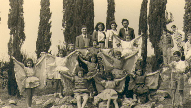 טקס החג בבית הספר מגד 1949 (1120)