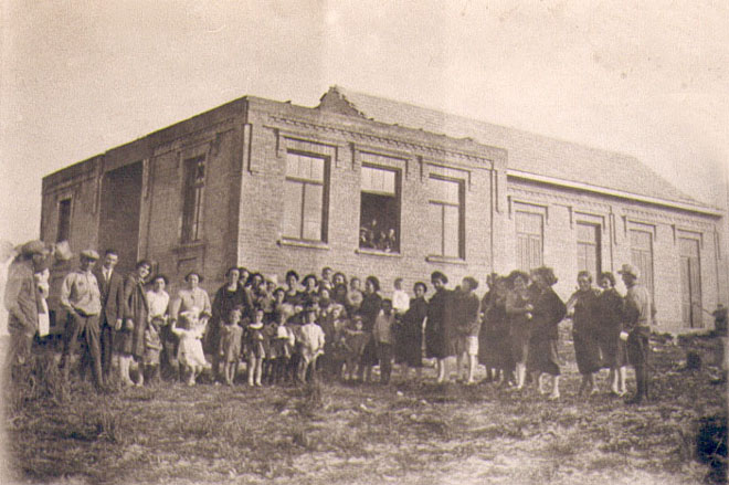 חגיגת פורים של ילדי המושבה ליד בית העם 1928 (תמ412)