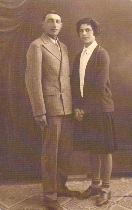 חיים כהן ונחמה כהן (אחותו) שנות ה-30 - נחמה - המורה השלישית