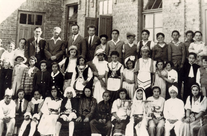 תלמידים בביהס העממי - פורים 1934 (תמ 230)