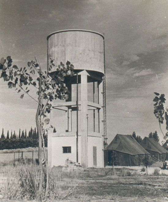 מגדל המים במחנה העולים 1947-8 428