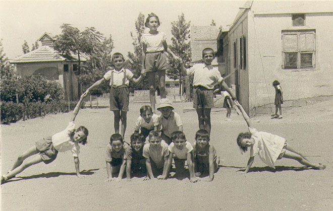 פירמידת תלמידי בית הספר העממי בסוף שנות ה-30 (תמ624)