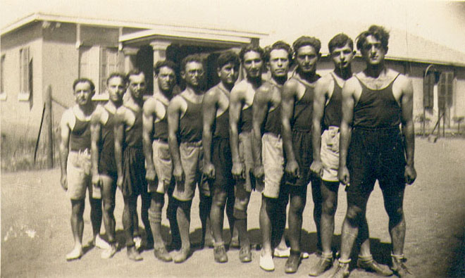 קבוצת הכדורגל הפועל רעננה בהדרכת יעקב וקסמן 1935 (תמ625)