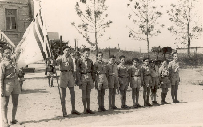 חברי מכבי צעיר בחזית בית העם 1937 (780)