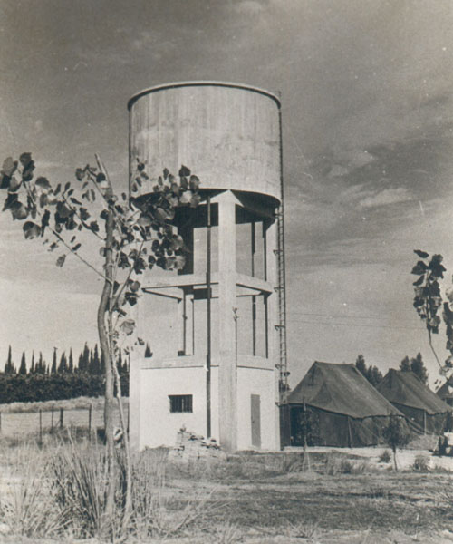 מגדל המים במחנה העולים 1947-8 (428)
